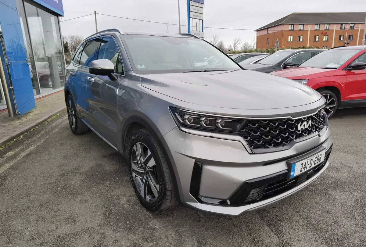 KIA SORENTO 2.2  AUTO DIESEL **SUNROOF + 7 SEATS** - Image 4