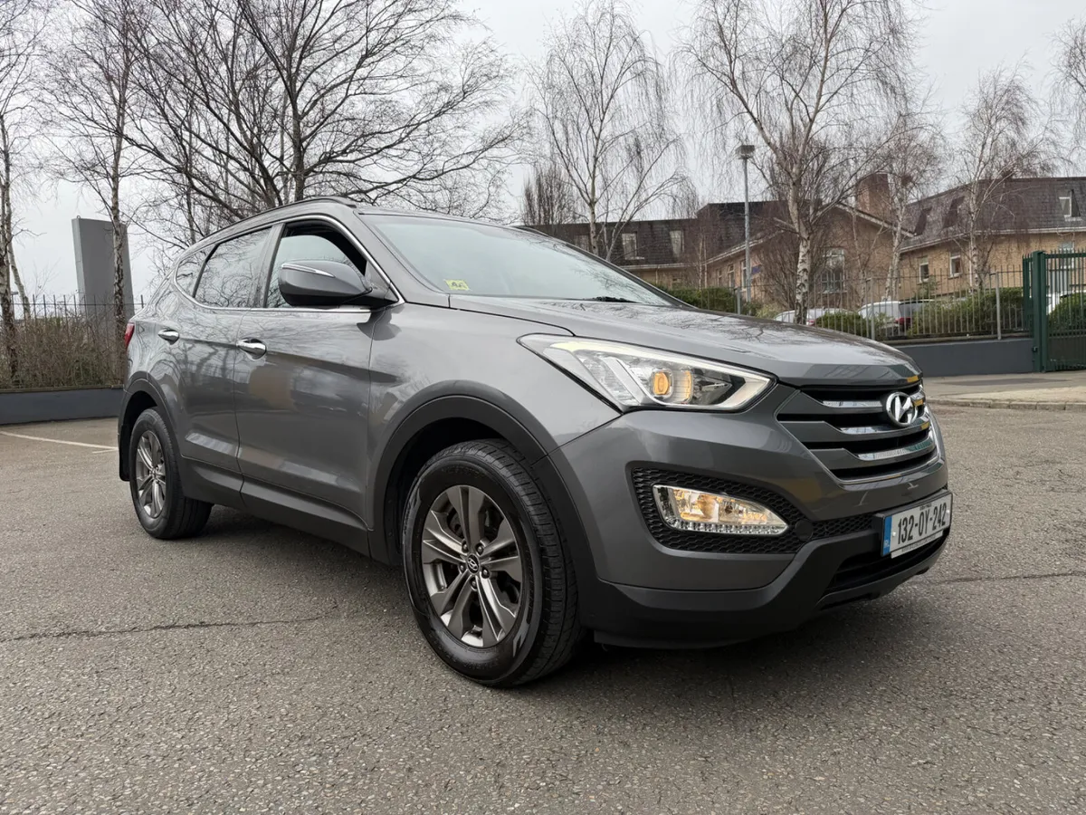 Hyundai Santa Fe 2.2D 4x4 7 seater - Image 1