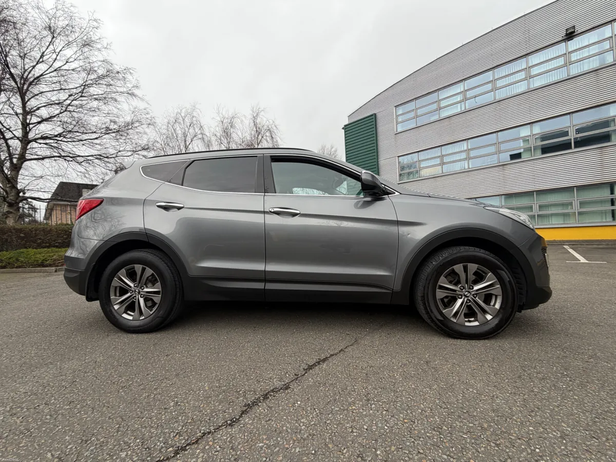 Hyundai Santa Fe 2.2D 4x4 7 seater - Image 3