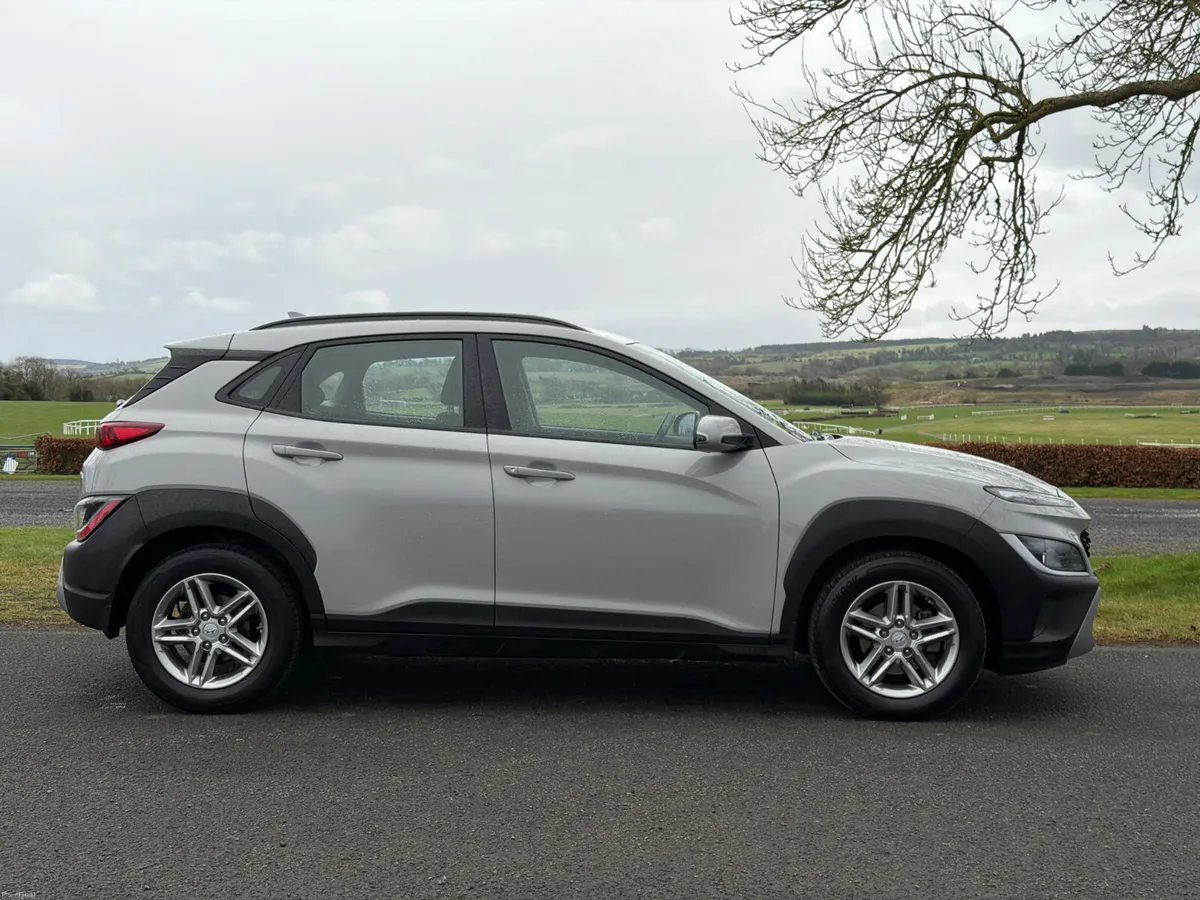 Hyundai KONA 2023 Comfort Low Mileage - Image 3