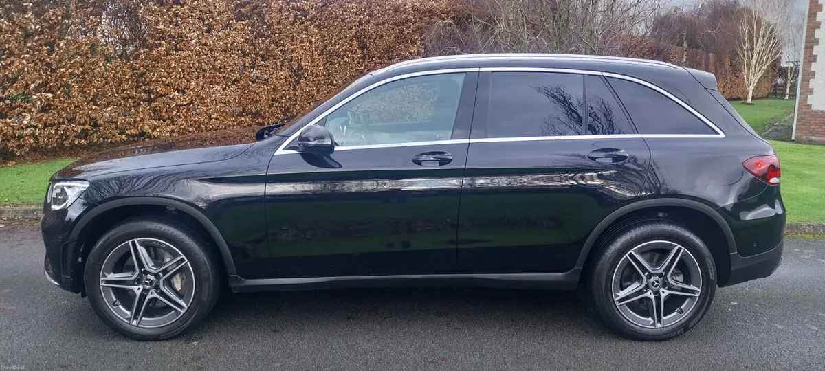 2022 Mercedes-Benz GLC 300E AMG 4MATIC PHEV - Image 4