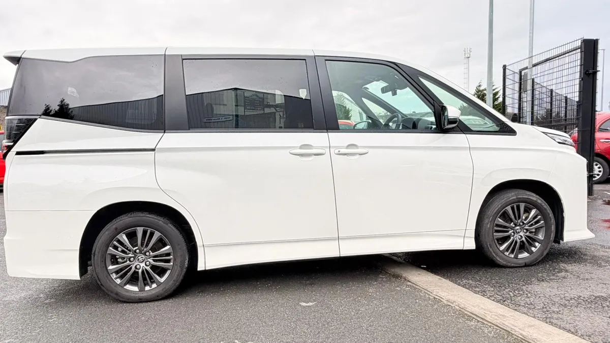 Toyota Voxy 2023 - Image 3