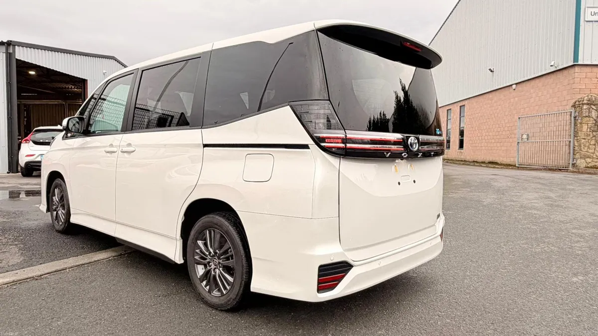 Toyota Voxy 2023 - Image 5