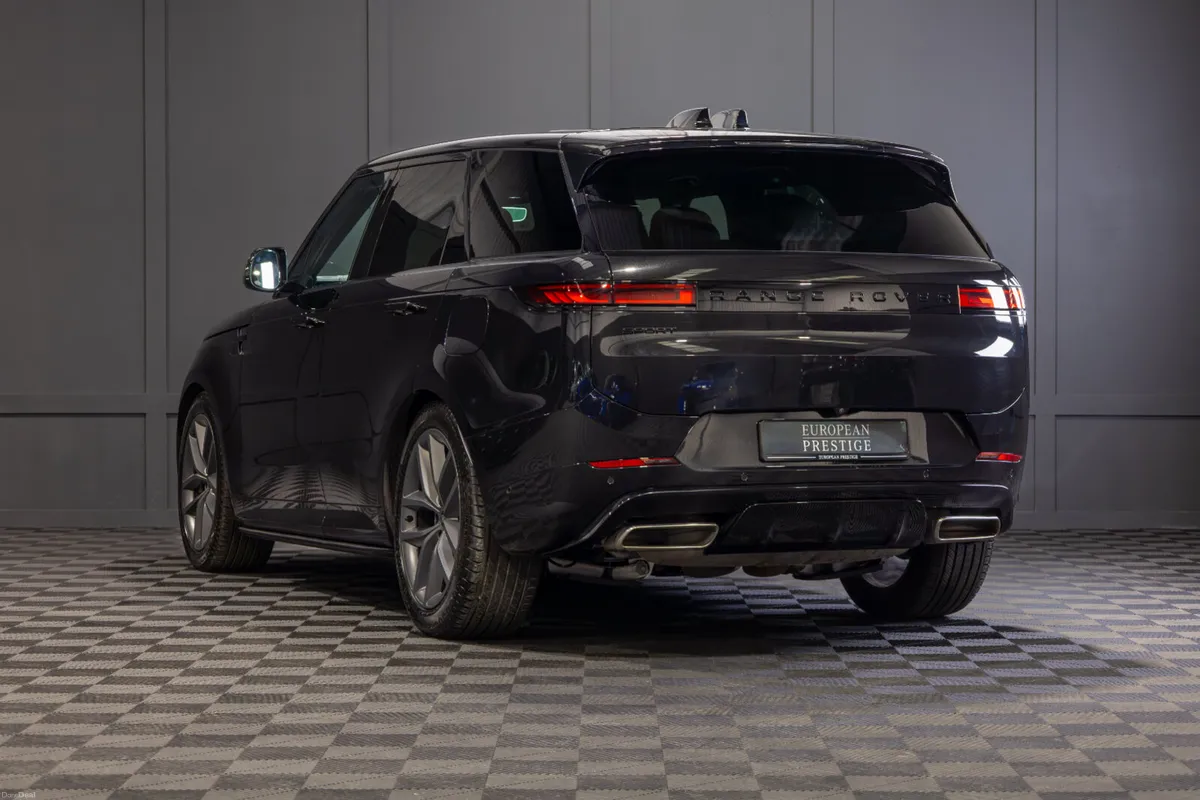 2025 Range Rover Sport P460e Dynamic SE - Image 4