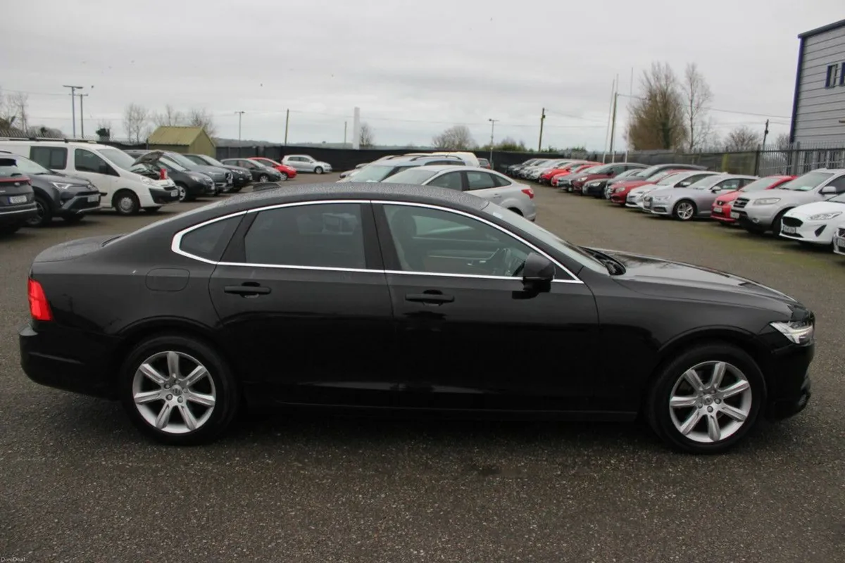 Volvo S90 D4 190hp Momentum Auto - Image 3