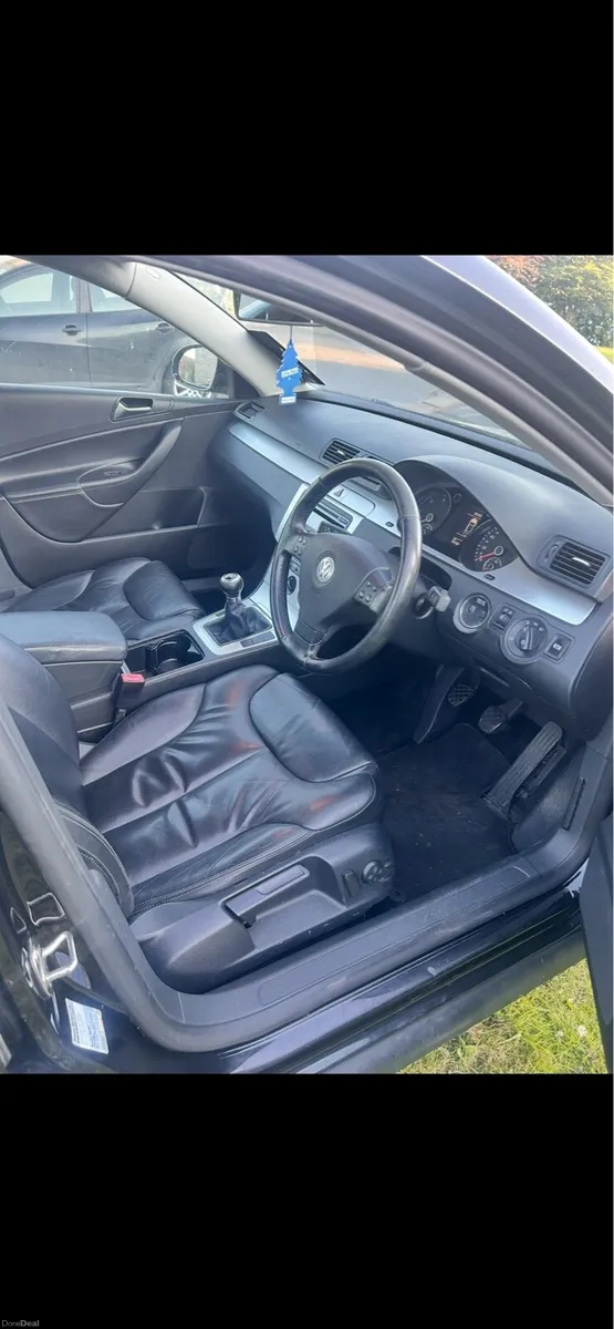 Volkswagen Passat - Image 3