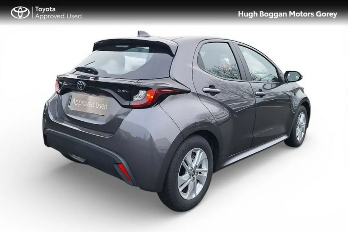 Toyota Yaris 1.5 HYBRID LUNA 4DR - Image 2