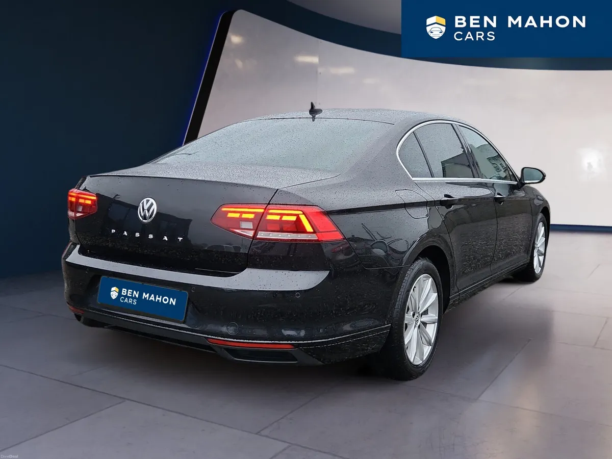 Volkswagen Passat 2020 - Image 2