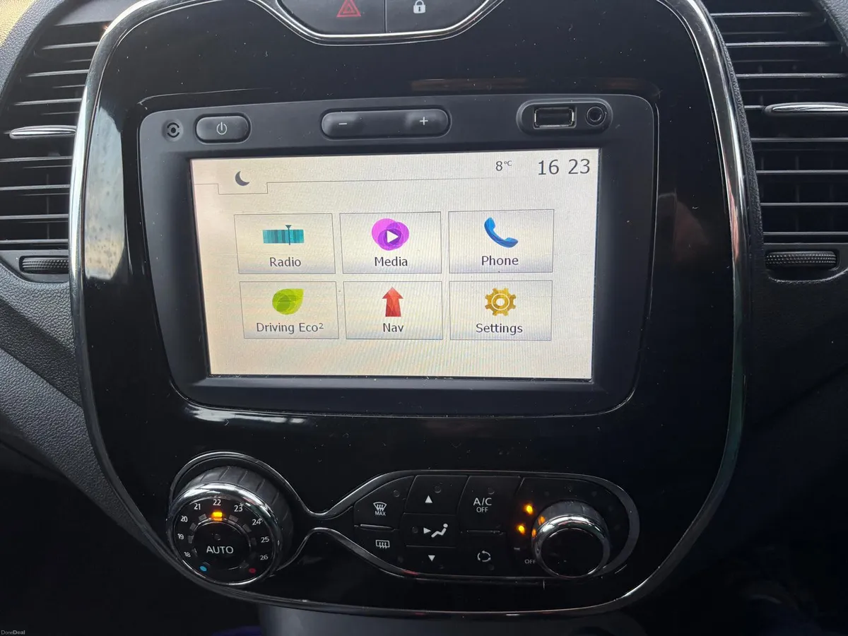 Renault Captur 2016  PETROL  LOW  MILEAGE - Image 4