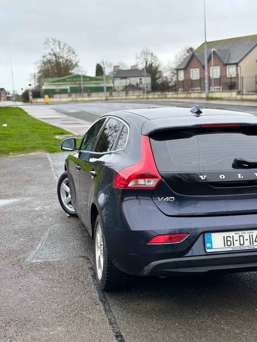 VOLVO V40 D2 SE - Image 3