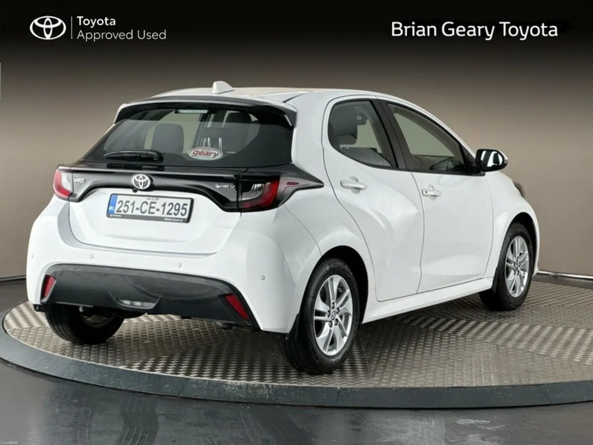 Toyota Yaris HYBRID LUNA - Image 2