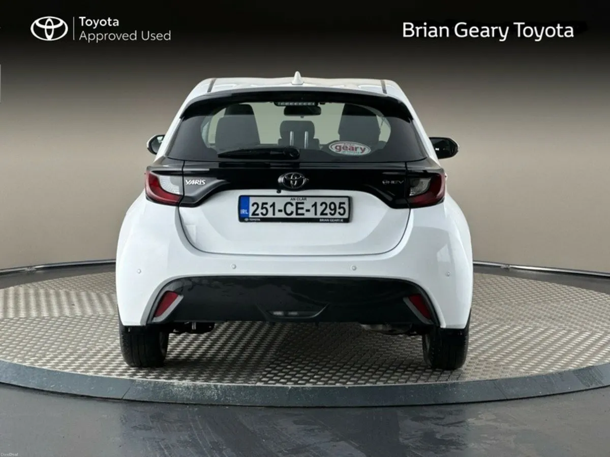 Toyota Yaris HYBRID LUNA - Image 4