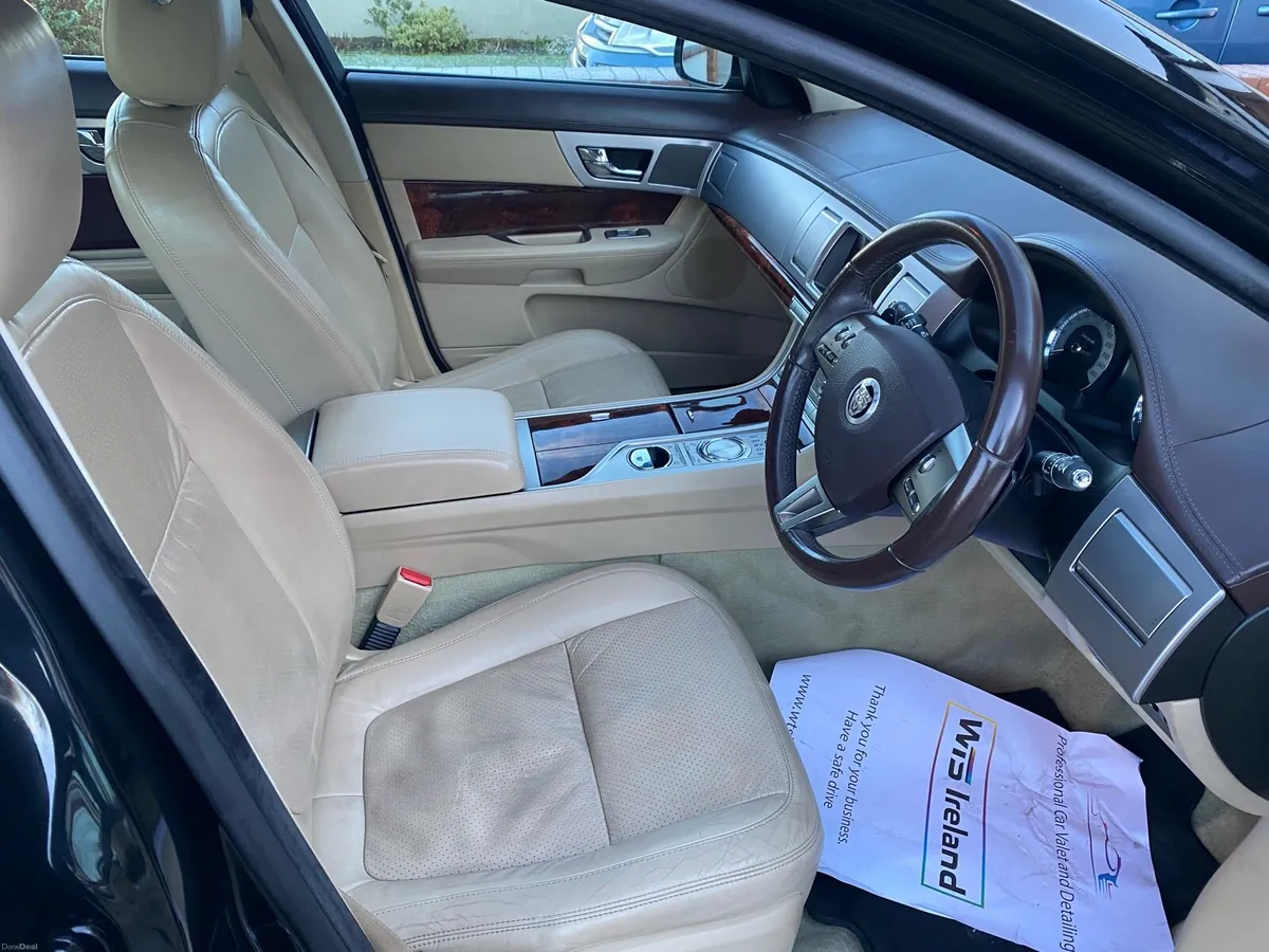 Jaguar XF 2009 - Image 2