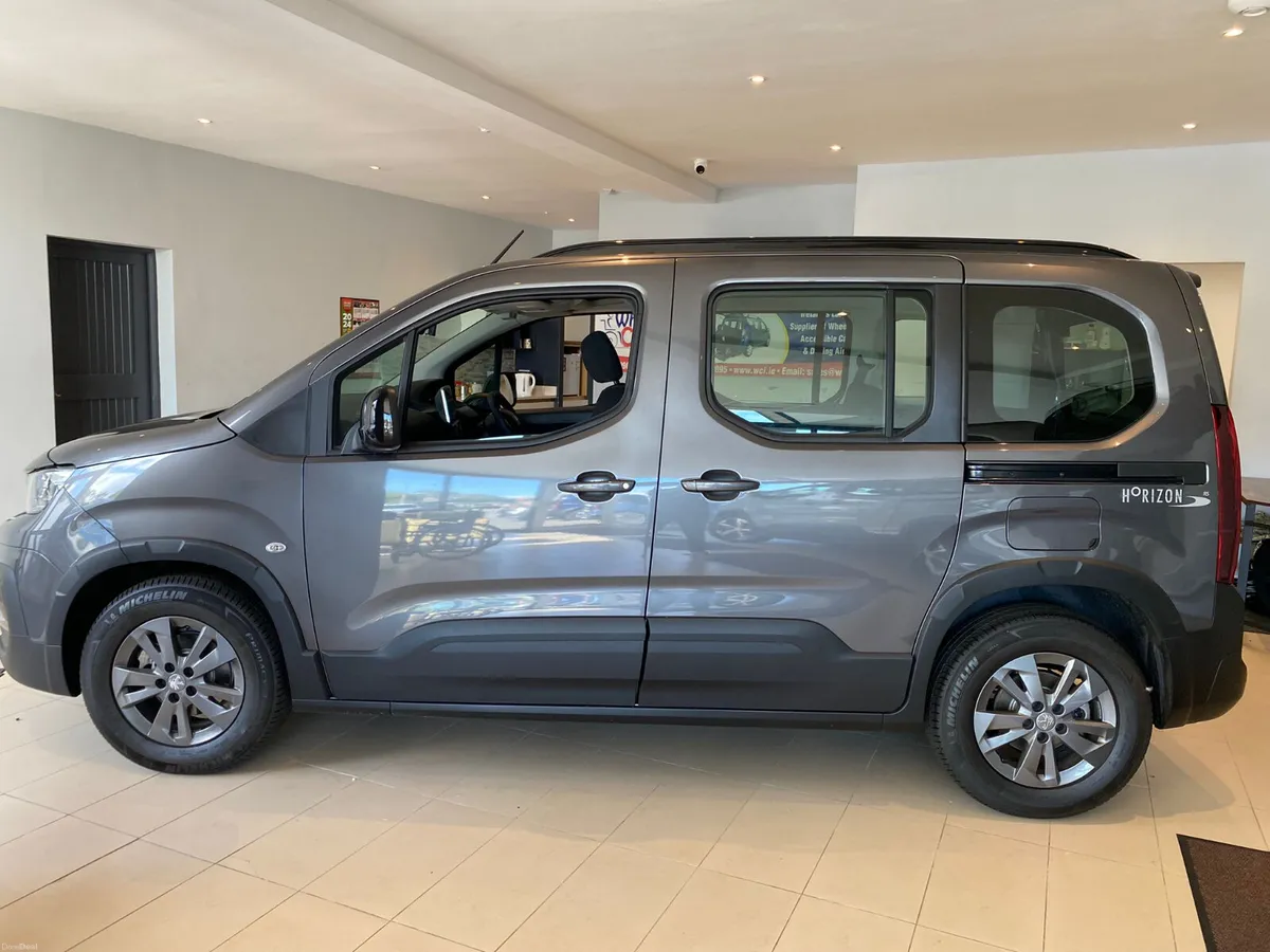 Wheelchair Taxi Peugeot Rifter 2021 - Image 4