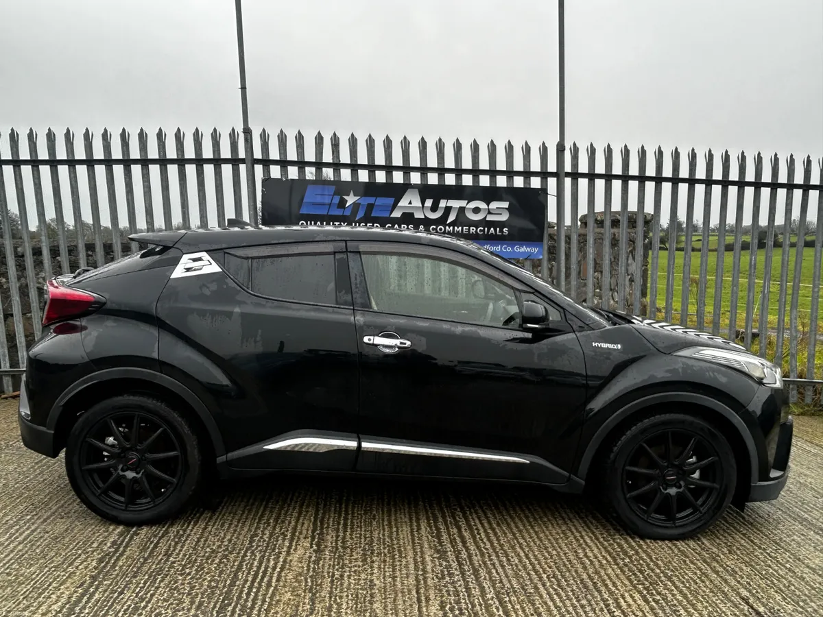 Toyota CH-R Self Charging Hybrid 2019 - Image 2