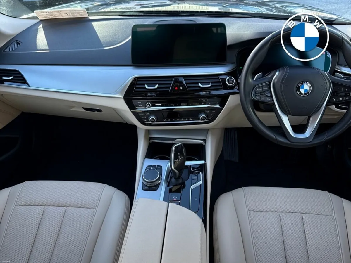 BMW 5-Series 520d SE Saloon - Image 4