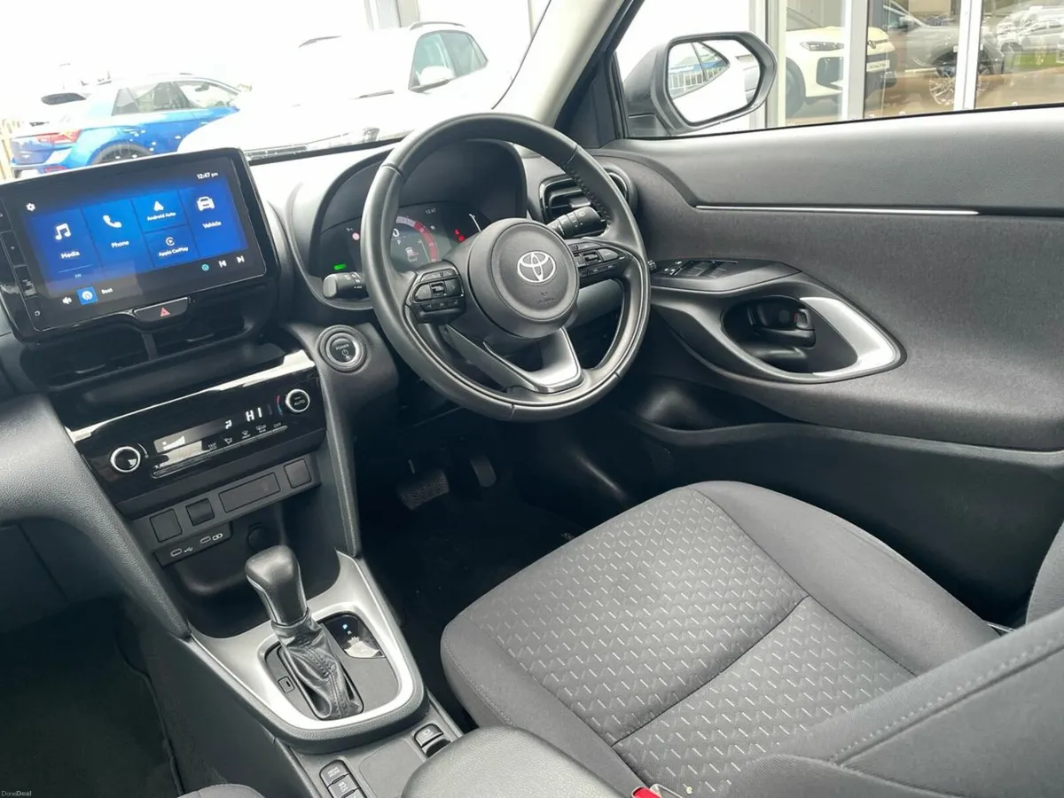Toyota Yaris Cross 1.5 Hybrid Luna - Image 3
