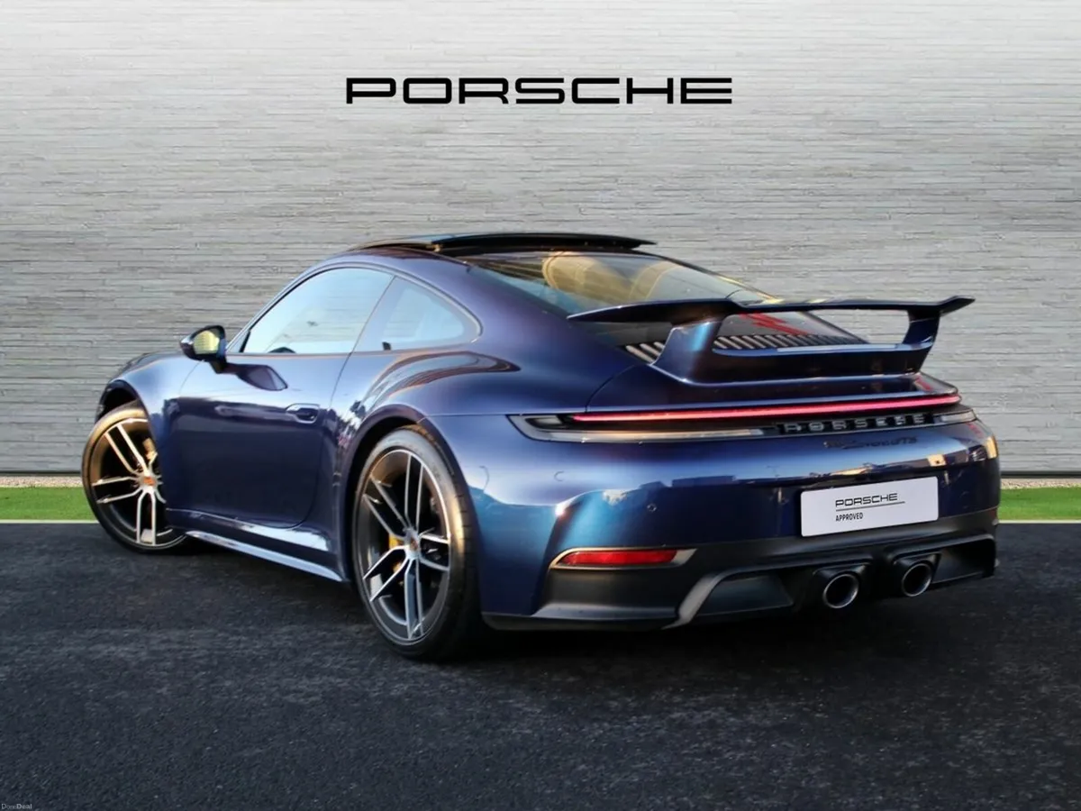 Porsche 911 Carrera GTS - Image 3