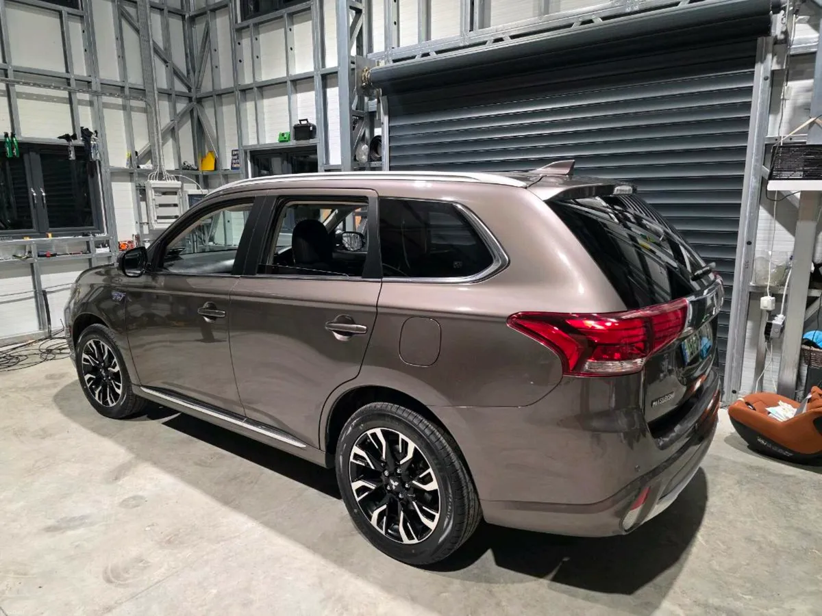 2016 Mitsubishi outlander phev - Image 3