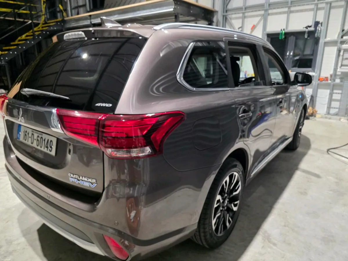 2016 Mitsubishi outlander phev - Image 4