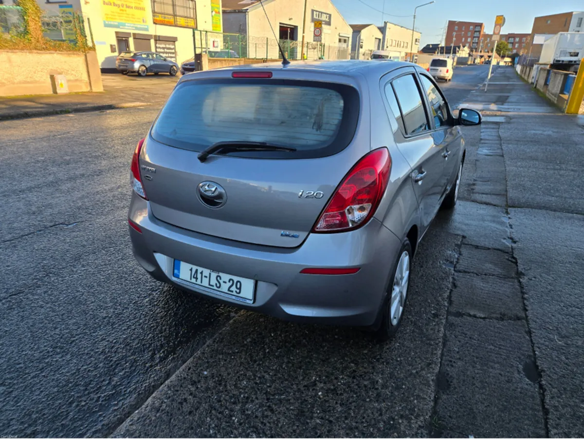 Hyundai i20 1.2 PREMIUM 4DR// CLEAN CAR// LOW MILE - Image 2