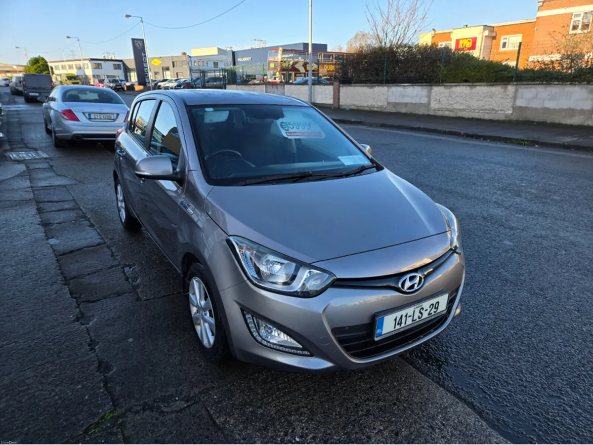 Hyundai i20 1.2 PREMIUM 4DR// CLEAN CAR// LOW MILE - Image 3