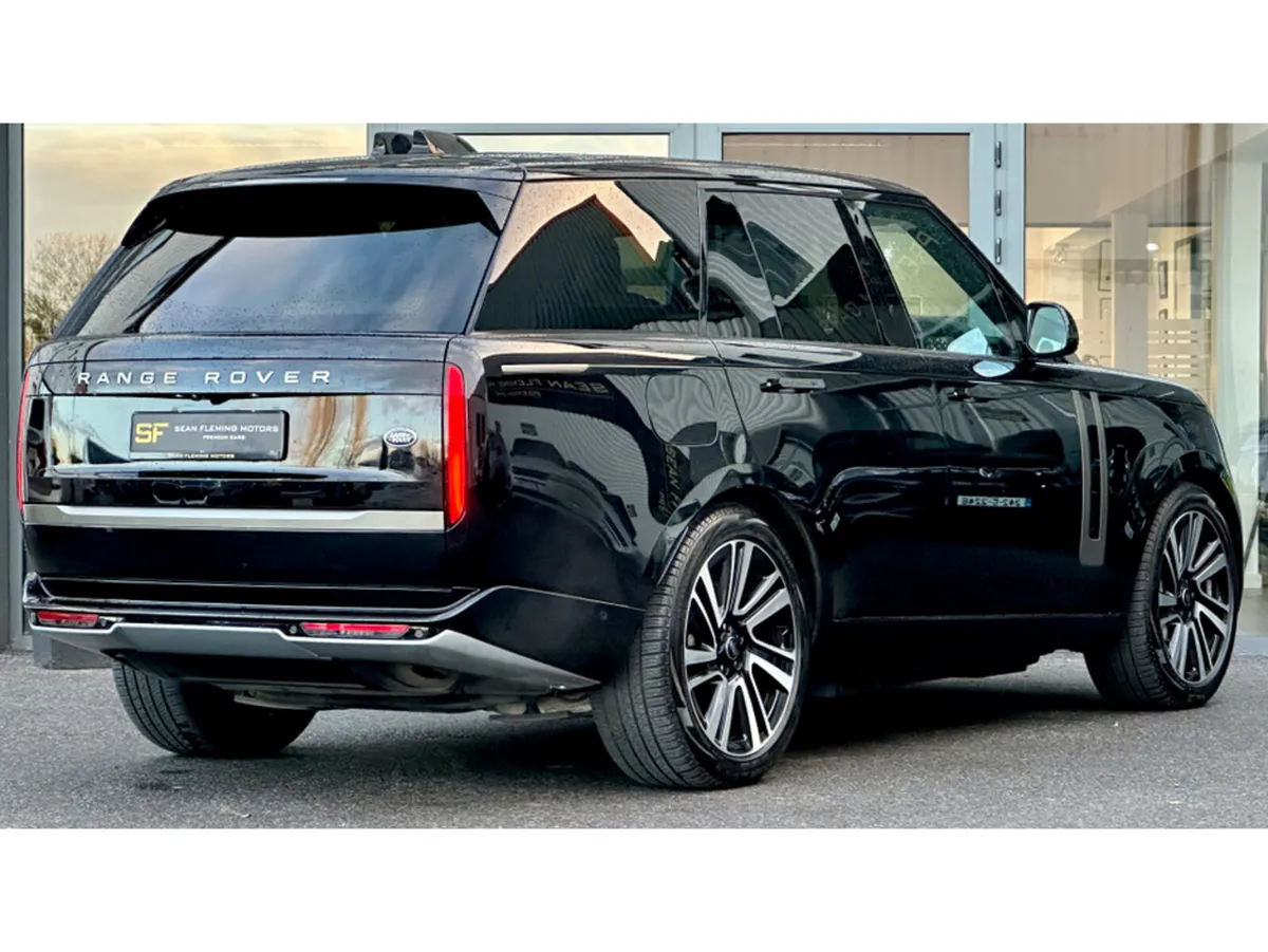 Land Rover Range Rover PANORAMIC ROOF SE PHEV AUTO - Image 4