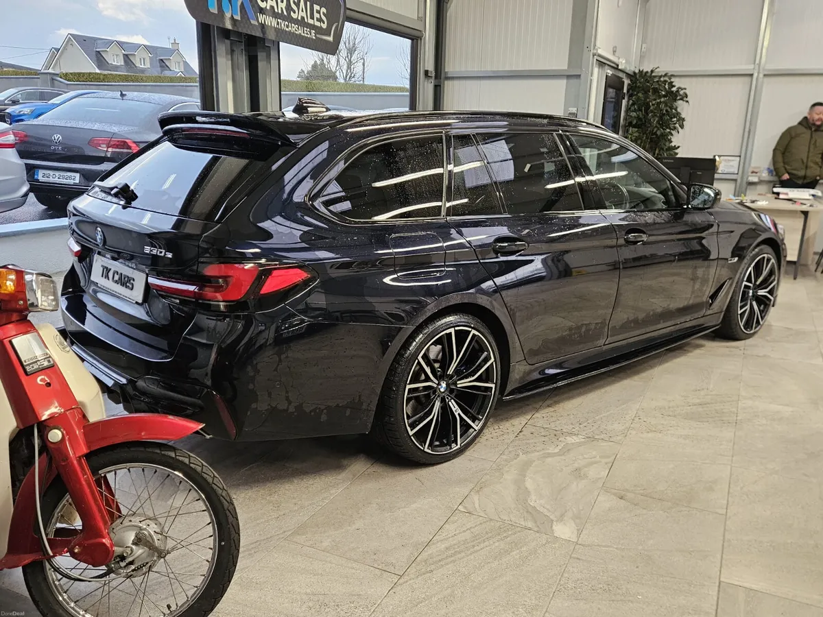 23 BMW 530 e M-SPORT TOURING X-DRIVE (AWD) HYBRID - Image 3