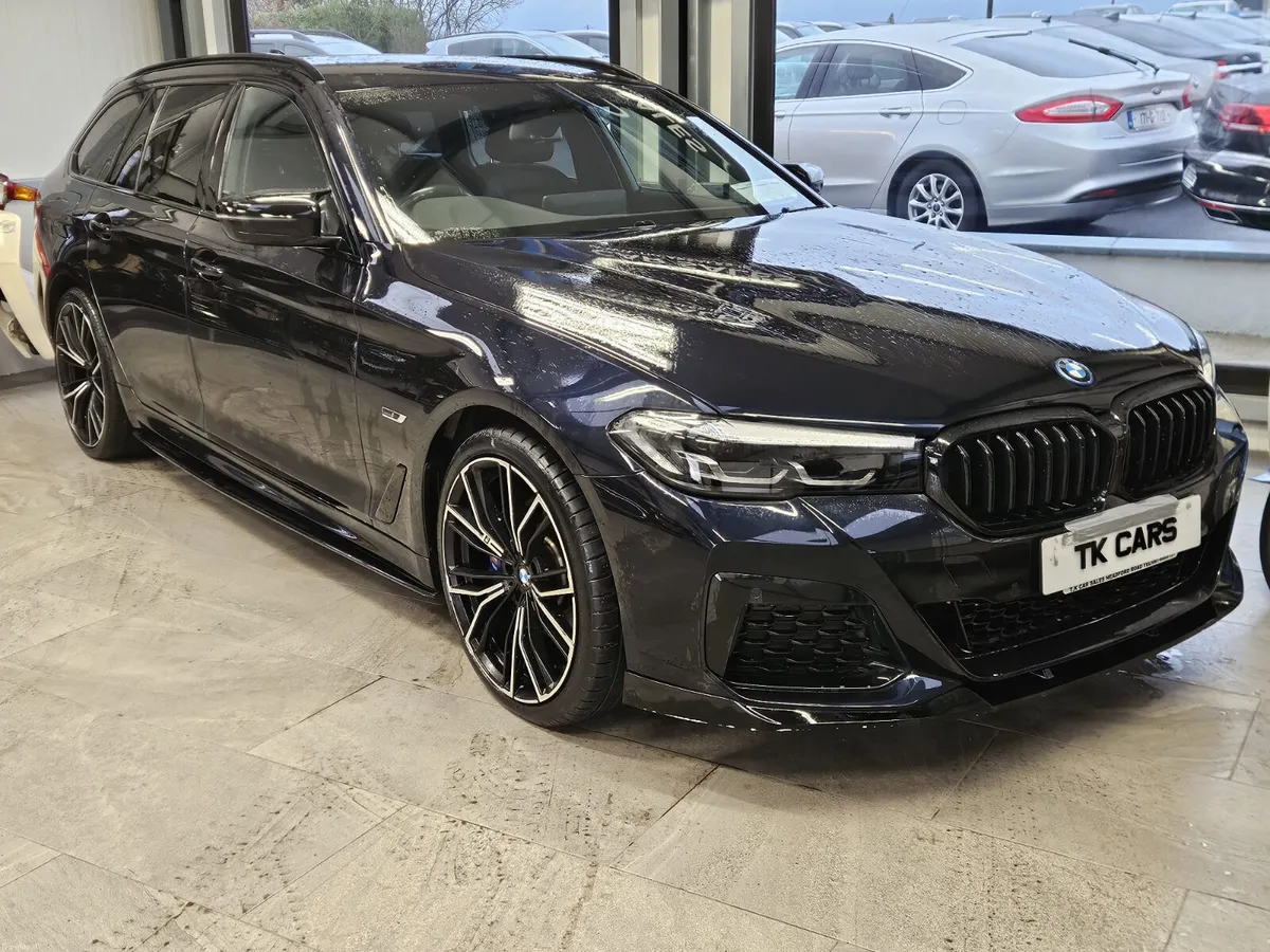 23 BMW 530 e M-SPORT TOURING X-DRIVE (AWD) HYBRID - Image 1