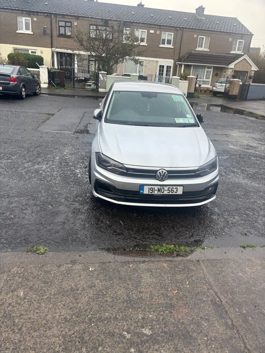 2019 Volkswagen r line polo - Image 2