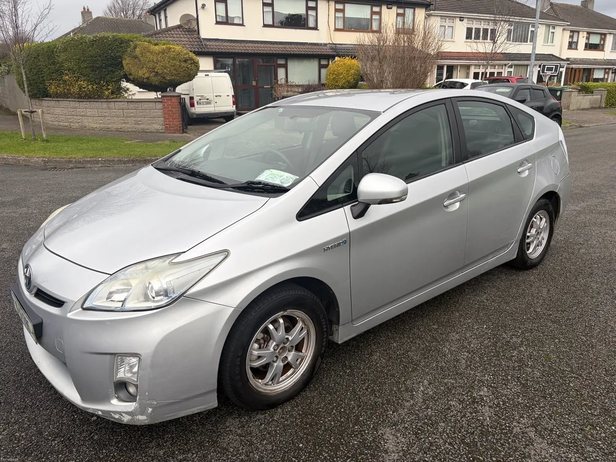 10 TOYOTA PRIUS NCT 08/26 - Image 1