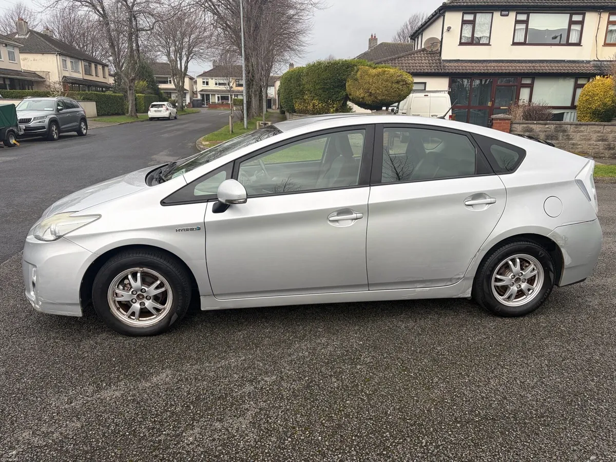 10 TOYOTA PRIUS NCT 08/26 - Image 3