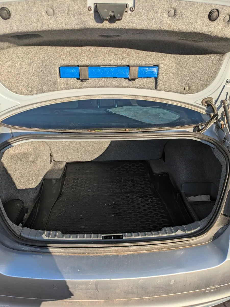 BMW 3-Series 2009 - Image 4