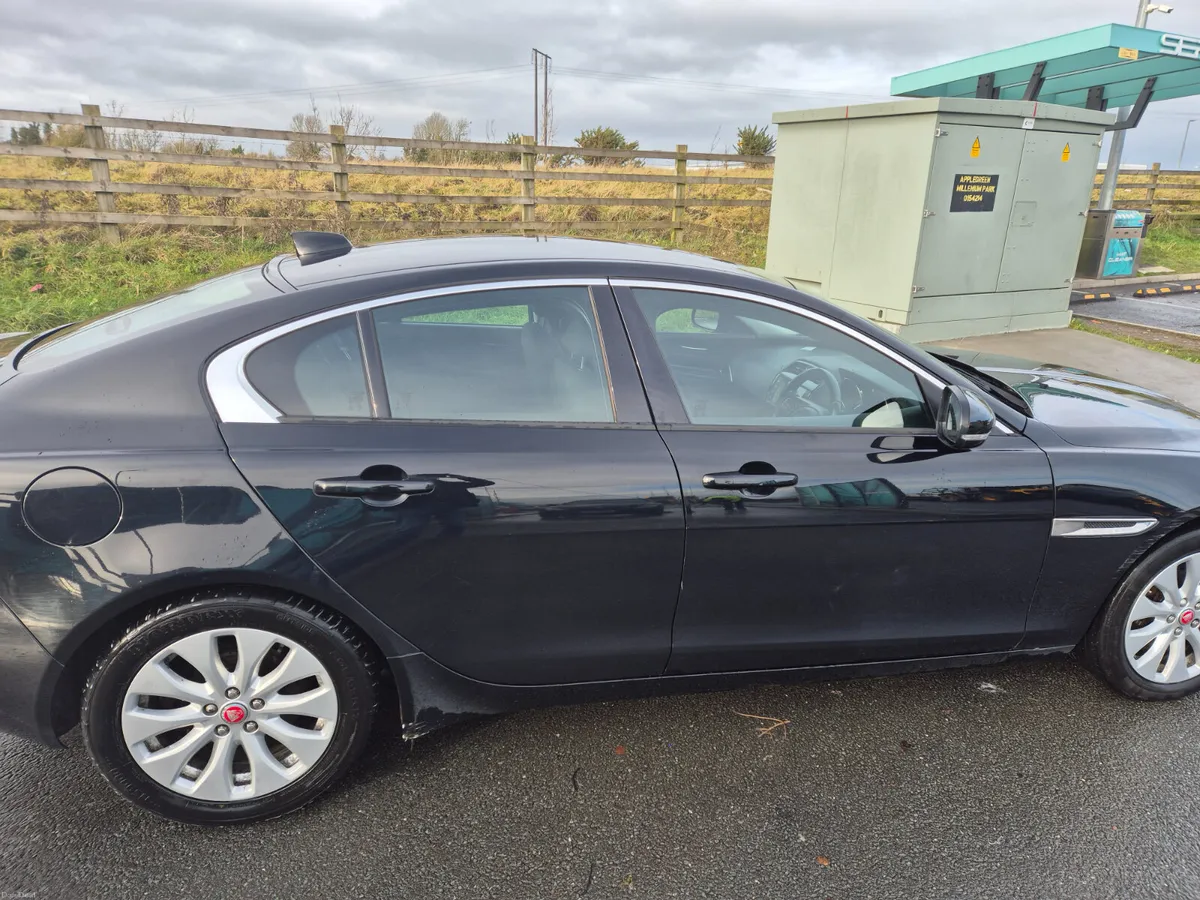 Jaguar XE 2.0 Diesel. Automatic. 2018 - Image 4