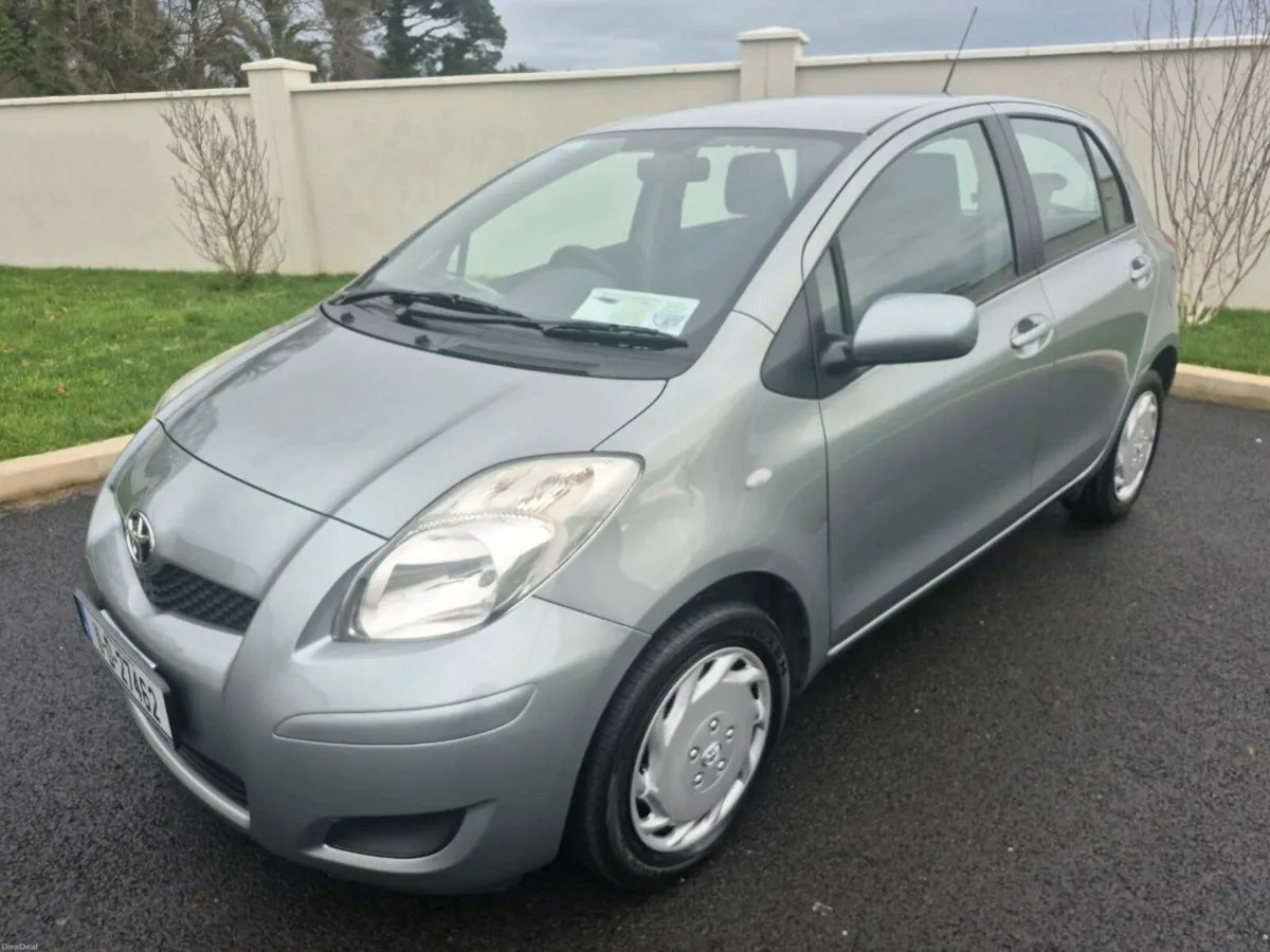 TOYOTA YARIS AUTOMATIC**ONLY 39,000mls**LIKE NEW** - Image 2