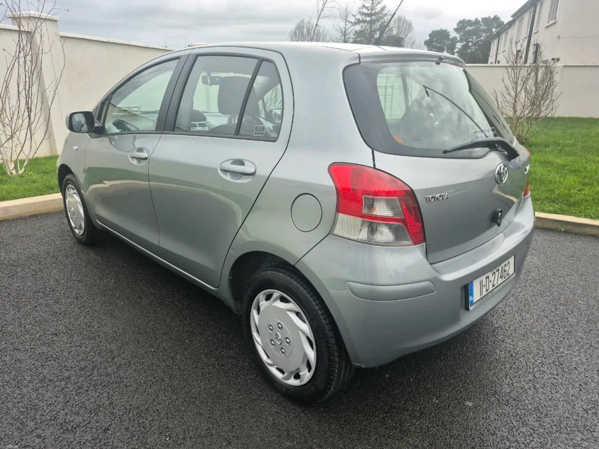 TOYOTA YARIS AUTOMATIC**ONLY 39,000mls**LIKE NEW** - Image 3