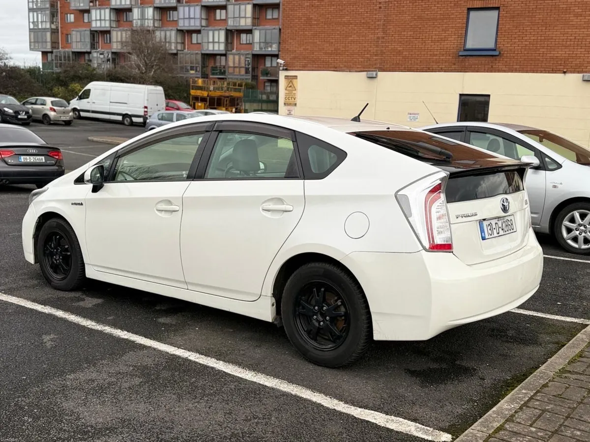 Toyota Prius 2013 Hybrid - Image 4