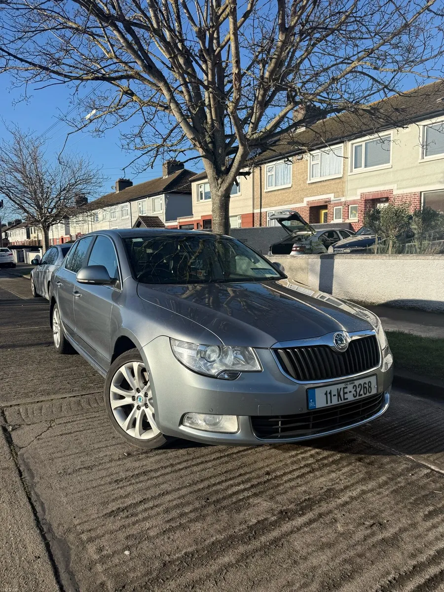 SKODA SUPERB ELEGANCE 2.0 TDI 2011 - Image 1