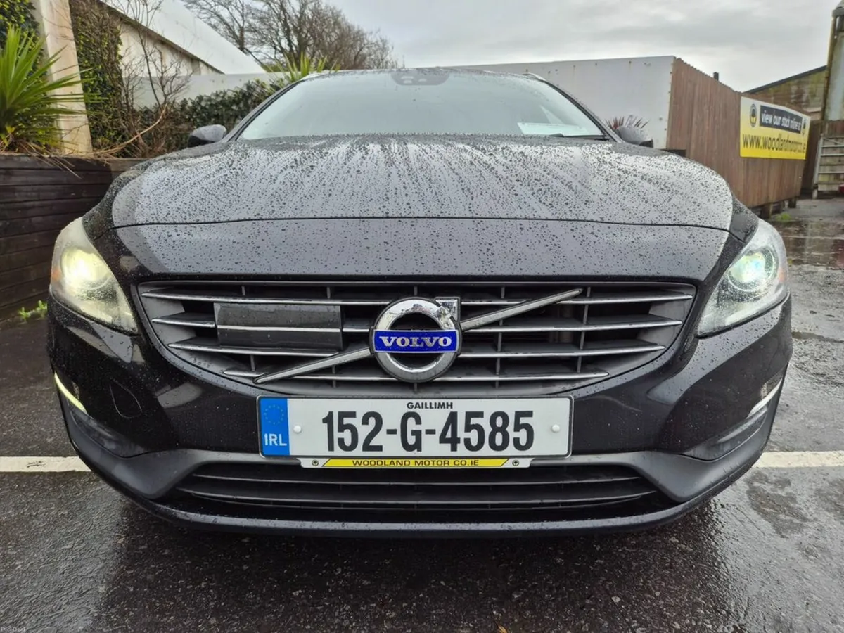 Volvo V60 1.6 PETROL AUTO / LUX SPEC / LOW MILEAGE - Image 4