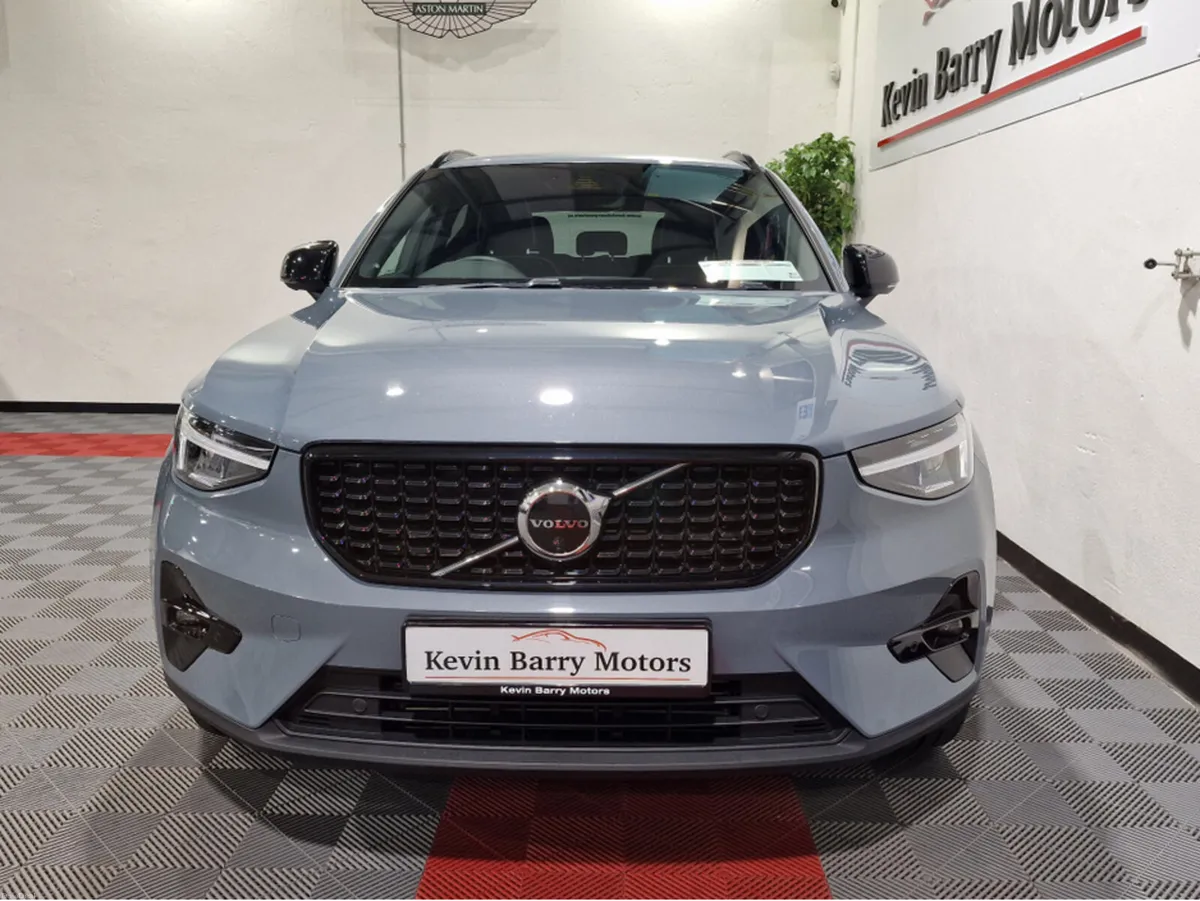 Volvo XC40 T4 PLUS DARK RECHARGE AUTOMATIC **ONE O - Image 3
