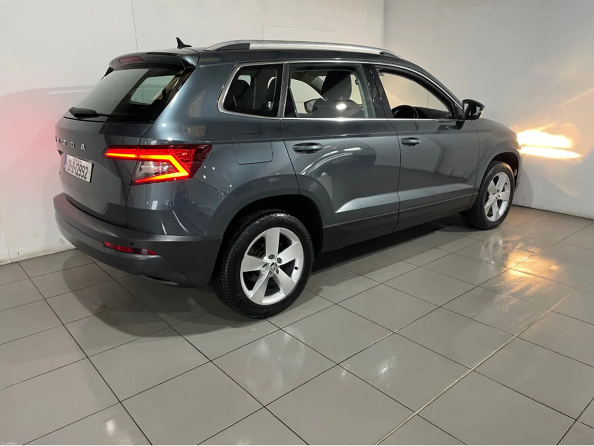 Skoda Karoq AMBITION 2.0 TDI 115HP FULL SERVICE HI - Image 4