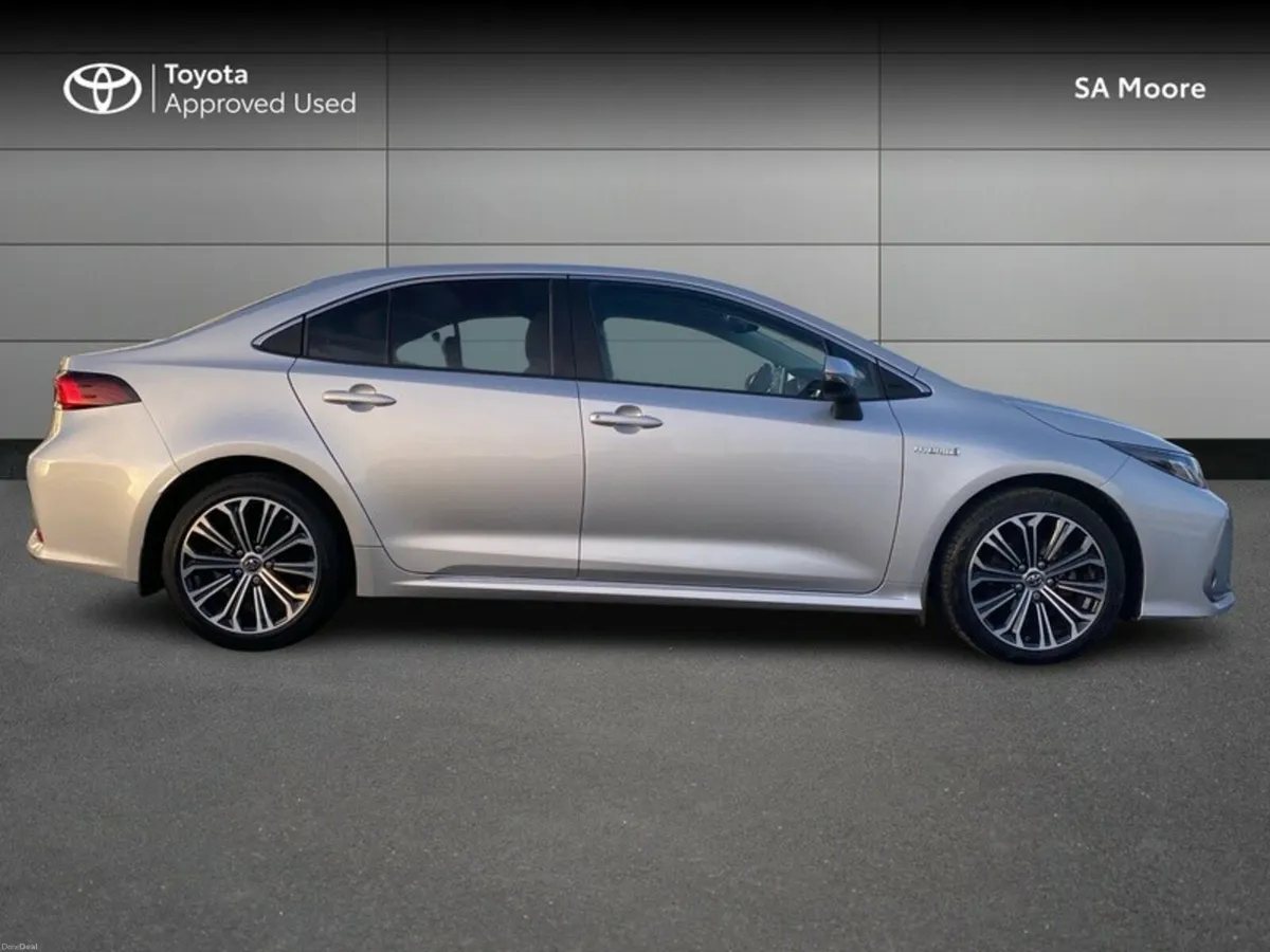Toyota Corolla LUNA SPORT SALOON - Image 3
