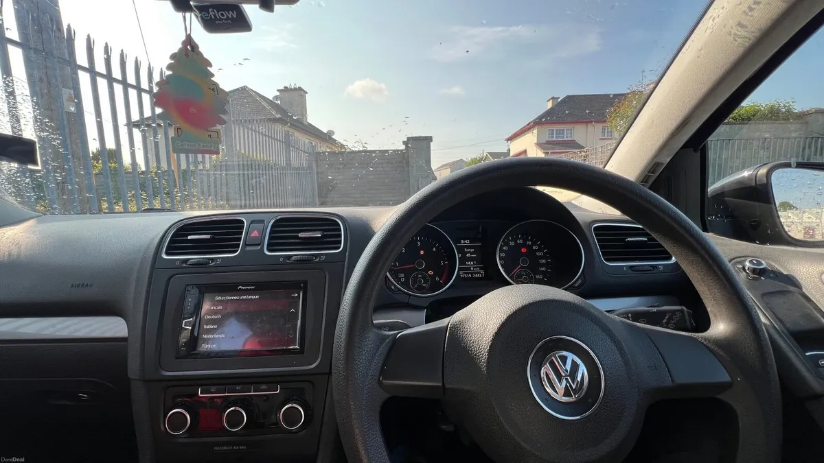 Volkswagen Golf 2011 - Image 2
