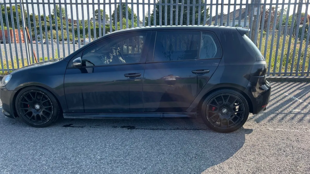 Volkswagen Golf 2011 - Image 1