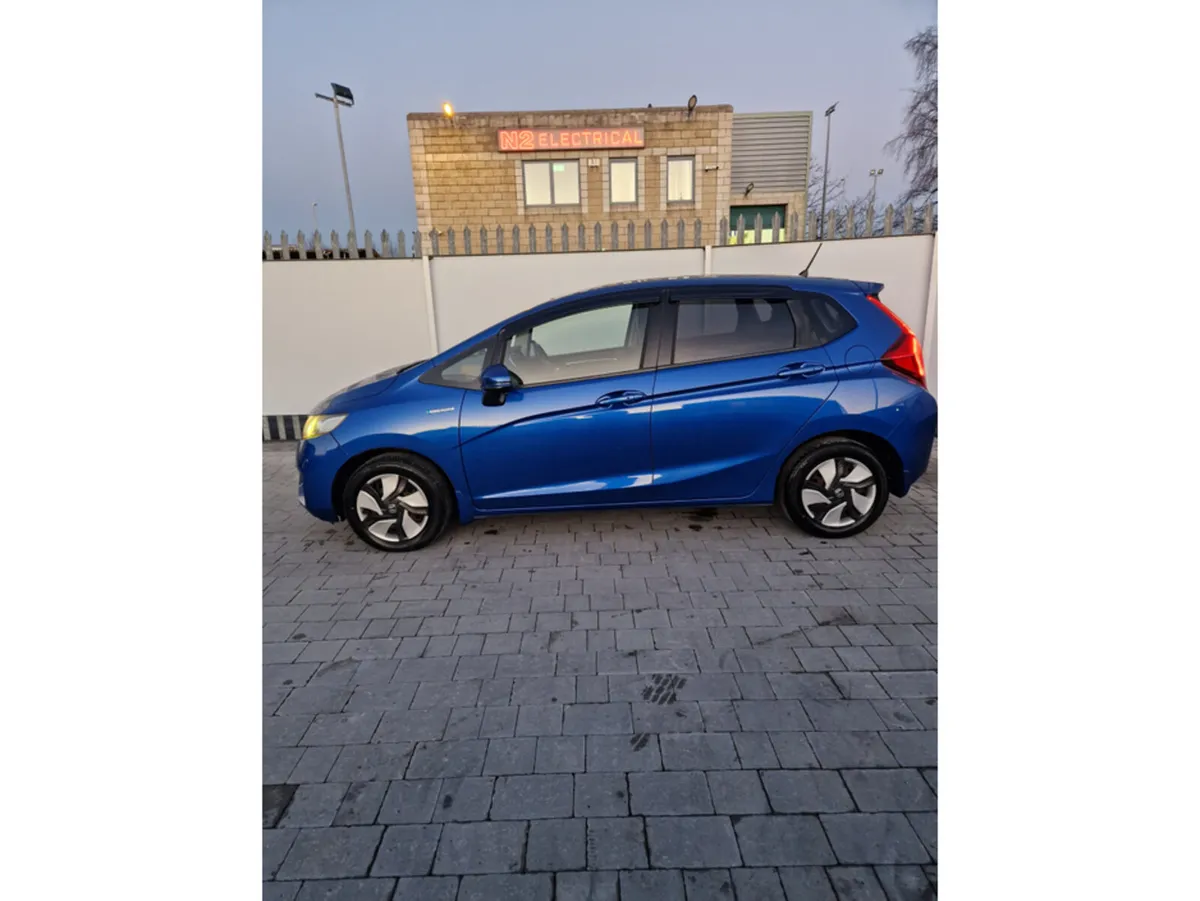 Honda Fit 1.5 PETROL AUTO HYBRID - Image 4