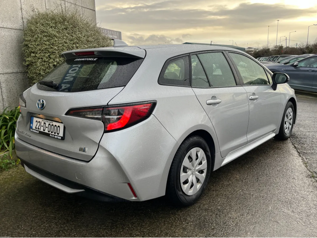 Toyota Corolla TOURING HYBRID AUTOMATIC 1.8 PETROL - Image 4