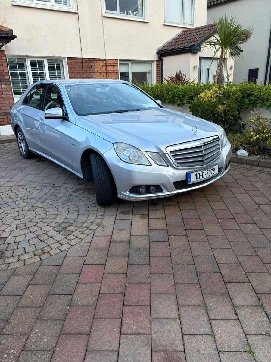 2010 Mercedes E200D - Image 2