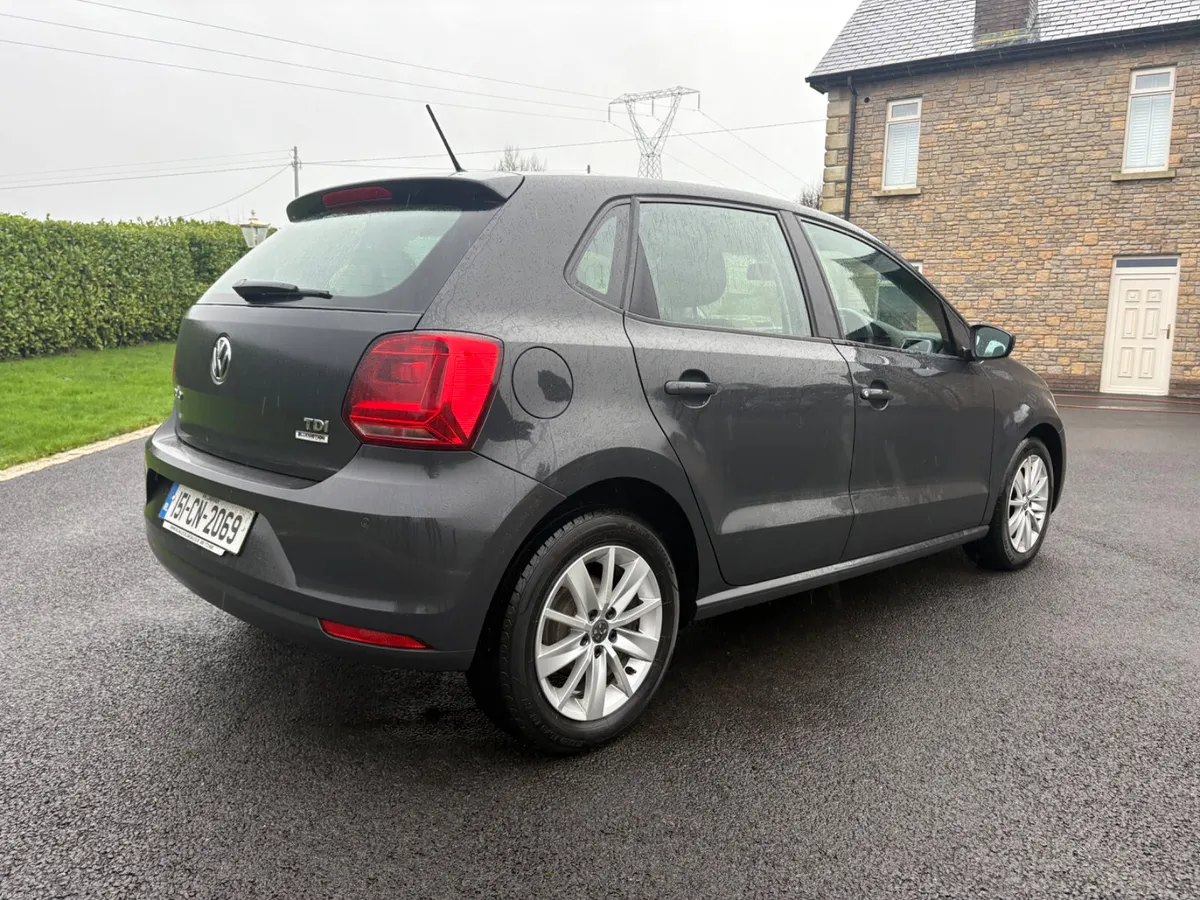 Volkswagen Polo 2015 - Image 2