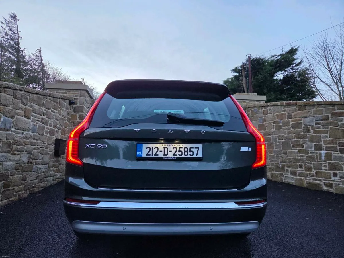 212  VOLVO XC90 T8 INSCRIPTION - Image 3