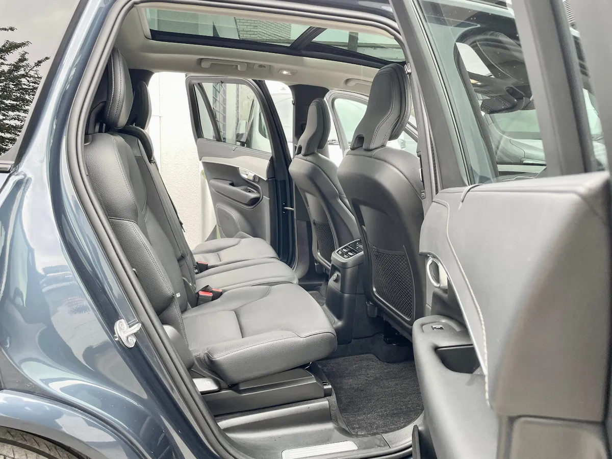 Volvo XC90 T8 Recharge PlusDark PHEV AWD Auto,2024 - Image 4